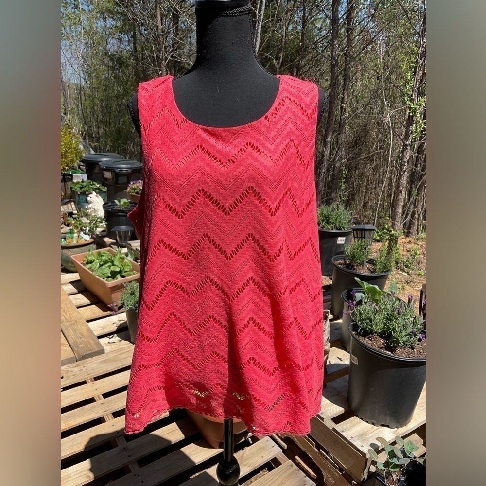 Rafaella top. Sleeveless tunic Size XL. Coral. Crocheted overlay.
